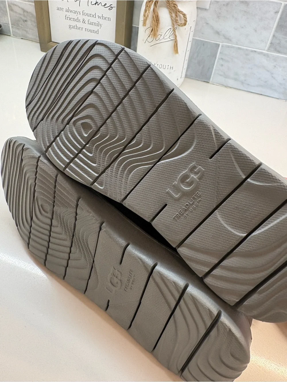 N/A ugg treadlite